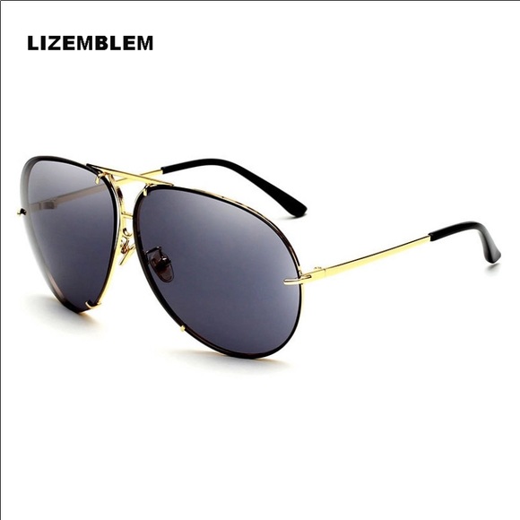 ✨😎Black Lens Gold Frame Aviator Sunglasses 🕶 ✨ - Picture 2 of 2